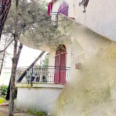 Σπίτι διακοπών Dora 1 *